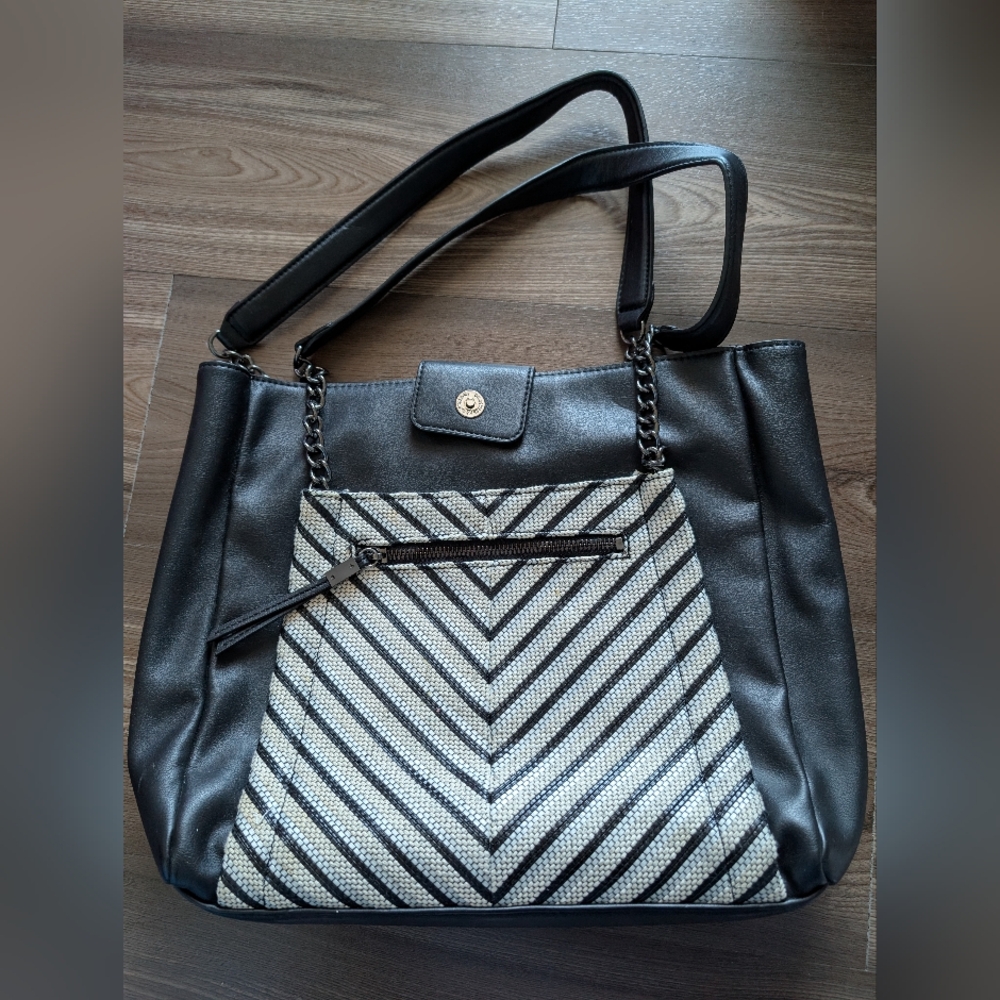 Simply Vera‎ Wang Chevron Striped Contrast Shoulder Bag